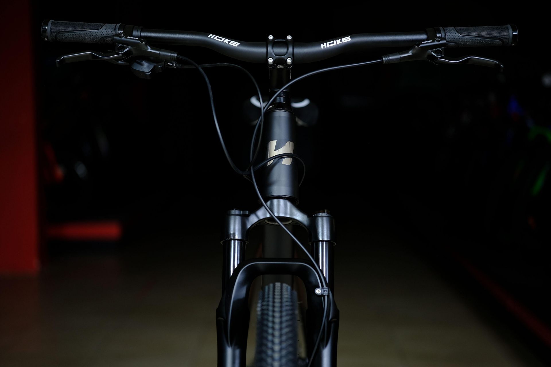 Вилка амортизационная Boost GTMRK 368 TA HLO под ось 15mm HOKE 9 Way 29 HD матовый чёрный 23